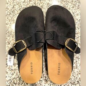 NWT Torrid size 11W Buckle Clogs black
